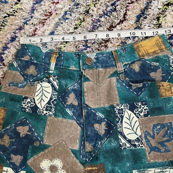 Vintage printed denim natural waist shorts - Picture 5 of 8